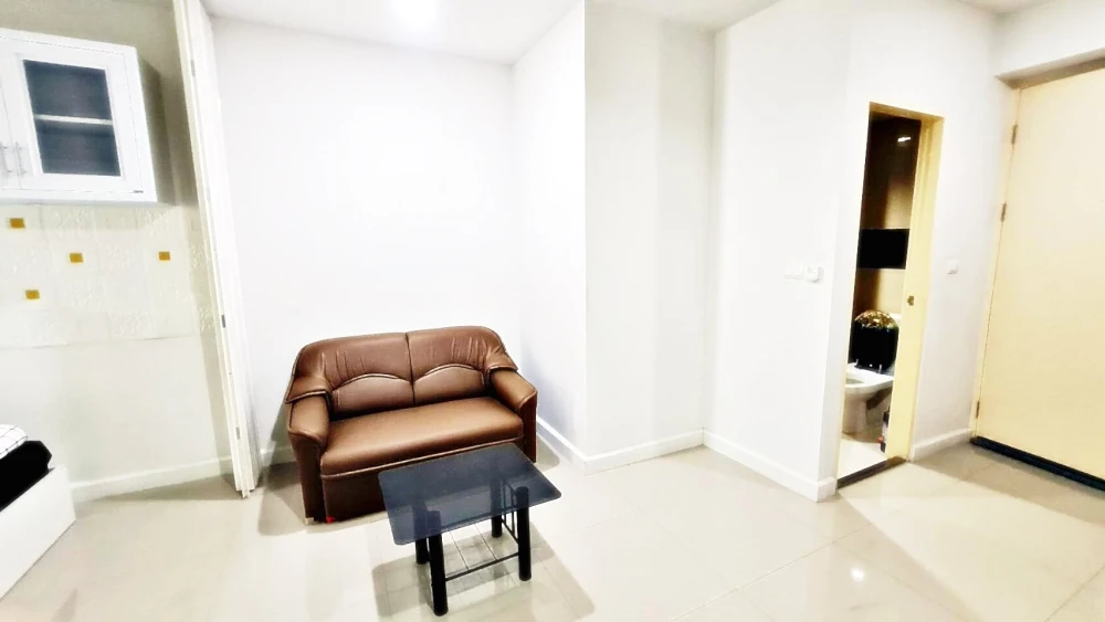 For sale or rent!! Iris Avenue On Nut - Wongwaen Condo, 5th floor, garden view, beautiful room, fully furnished, ready to move in. Reserve now!!