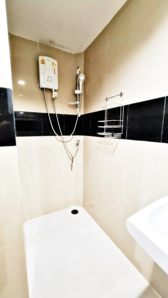 For sale or rent!! Iris Avenue On Nut - Wongwaen Condo, 5th floor, garden view, beautiful room, fully furnished, ready to move in. Reserve now!!
