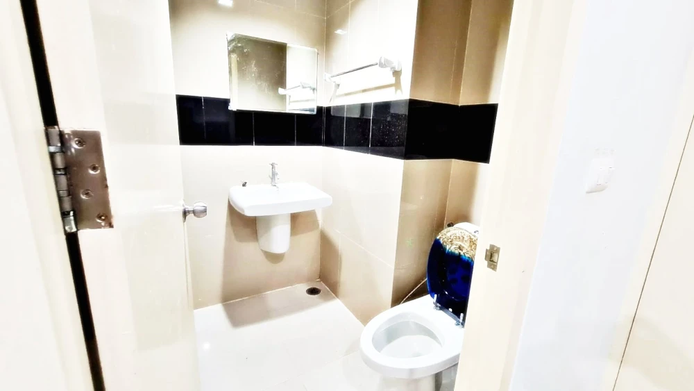 For sale or rent!! Iris Avenue On Nut - Wongwaen Condo, 5th floor, garden view, beautiful room, fully furnished, ready to move in. Reserve now!!
