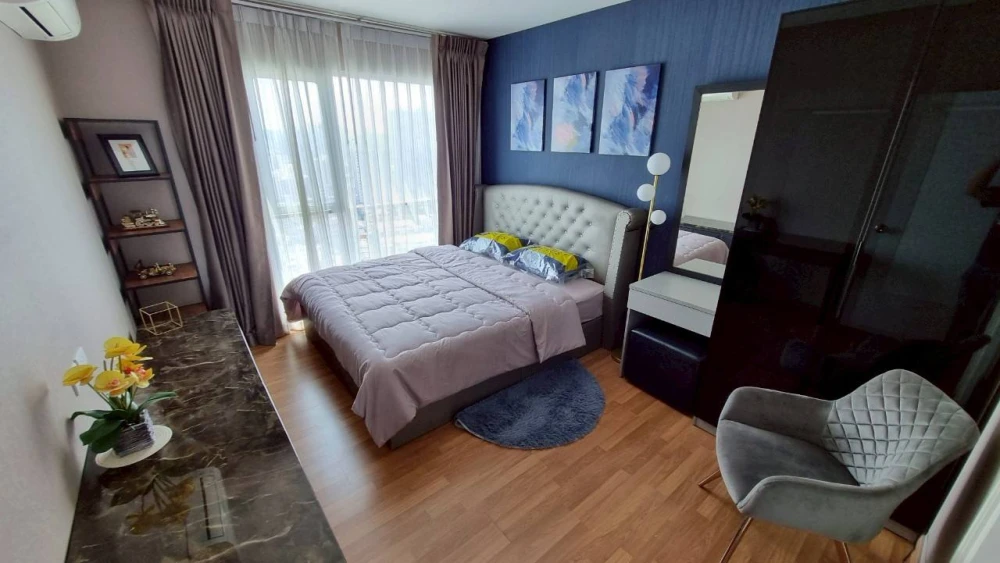 For sale, for rent, Lumpini Place condominium, Ratchada-Sathu, large room, comfortable, built-in furniture, complete electrical appliances, book now