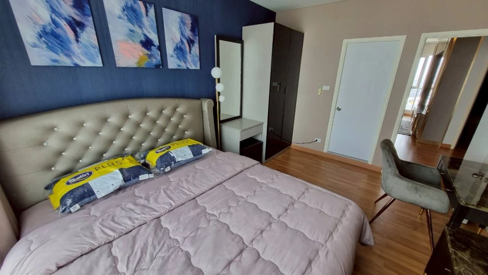 For sale, for rent, Lumpini Place condominium, Ratchada-Sathu, large room, comfortable, built-in furniture, complete electrical appliances, book now