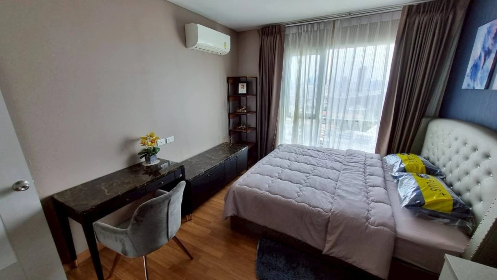 For sale, for rent, Lumpini Place condominium, Ratchada-Sathu, large room, comfortable, built-in furniture, complete electrical appliances, book now