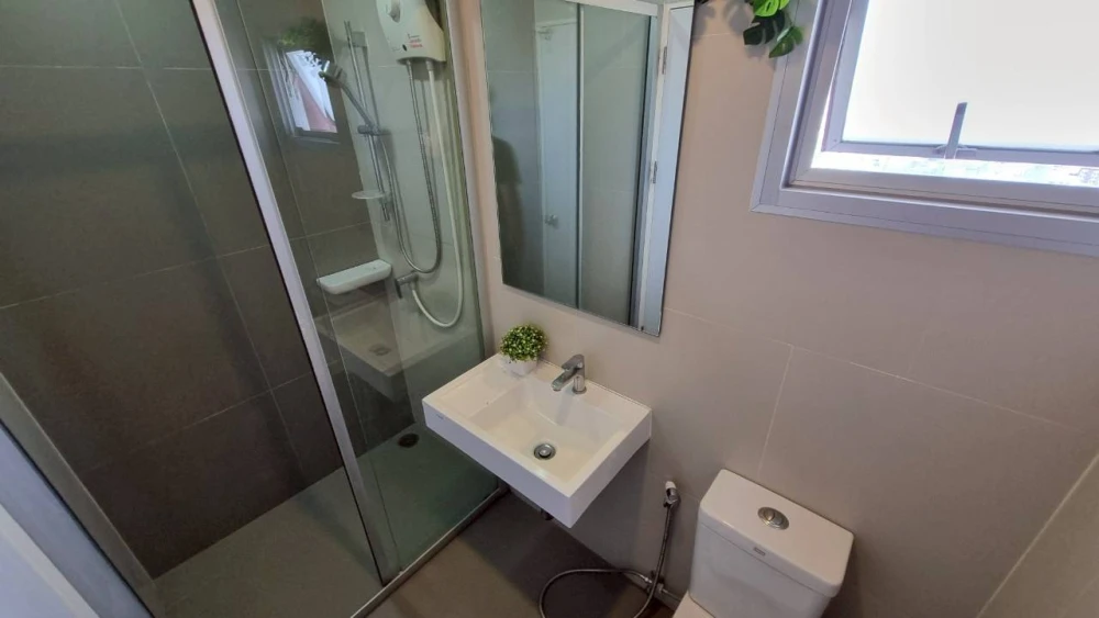 For sale, for rent, Lumpini Place condominium, Ratchada-Sathu, large room, comfortable, built-in furniture, complete electrical appliances, book now