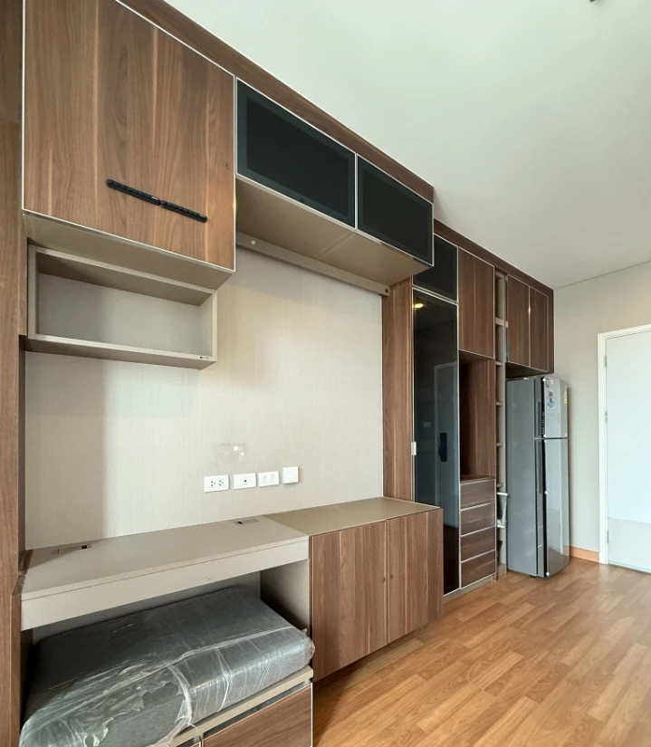 For sale, for rent, Lumpini Place Condo, Ratchada-Sathu, ready to move in, fully built-in throughout the room, lots of storage cabinets, ready to move