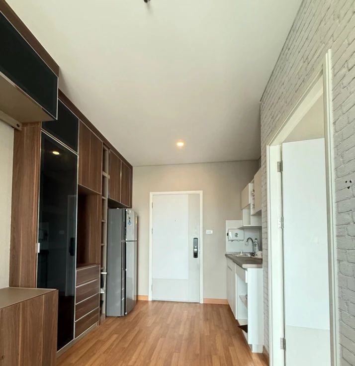 For sale, for rent, Lumpini Place Condo, Ratchada-Sathu, ready to move in, fully built-in throughout the room, lots of storage cabinets, ready to move