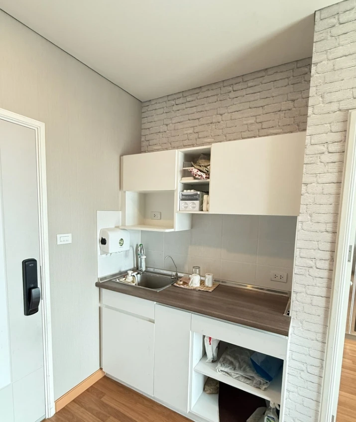 For sale, for rent, Lumpini Place Condo, Ratchada-Sathu, ready to move in, fully built-in throughout the room, lots of storage cabinets, ready to move
