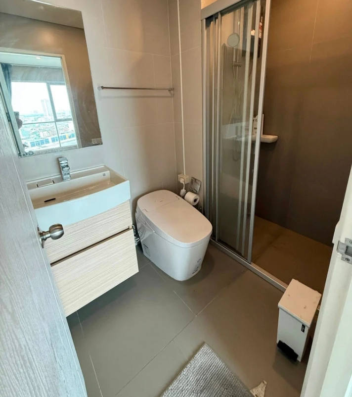 For sale, for rent, Lumpini Place Condo, Ratchada-Sathu, ready to move in, fully built-in throughout the room, lots of storage cabinets, ready to move