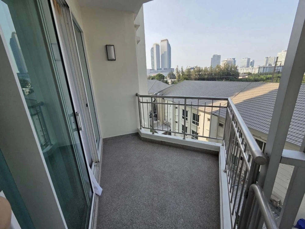 For sale or rent: Supalai Wellington Condo, 1 large and comfortable unit on the 5th floor with an unobstructed view. This is the first floor without a