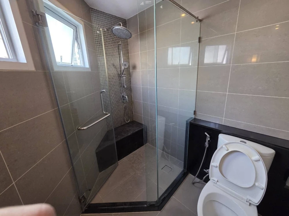 For sale or rent: Supalai Wellington Condo, 1 large and comfortable unit on the 5th floor with an unobstructed view. This is the first floor without a