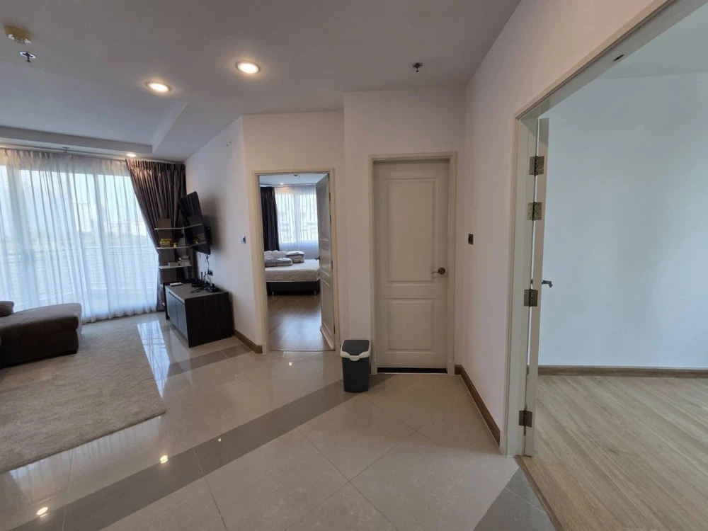 For sale or rent: Supalai Wellington Condo, 1 large and comfortable unit on the 5th floor with an unobstructed view. This is the first floor without a