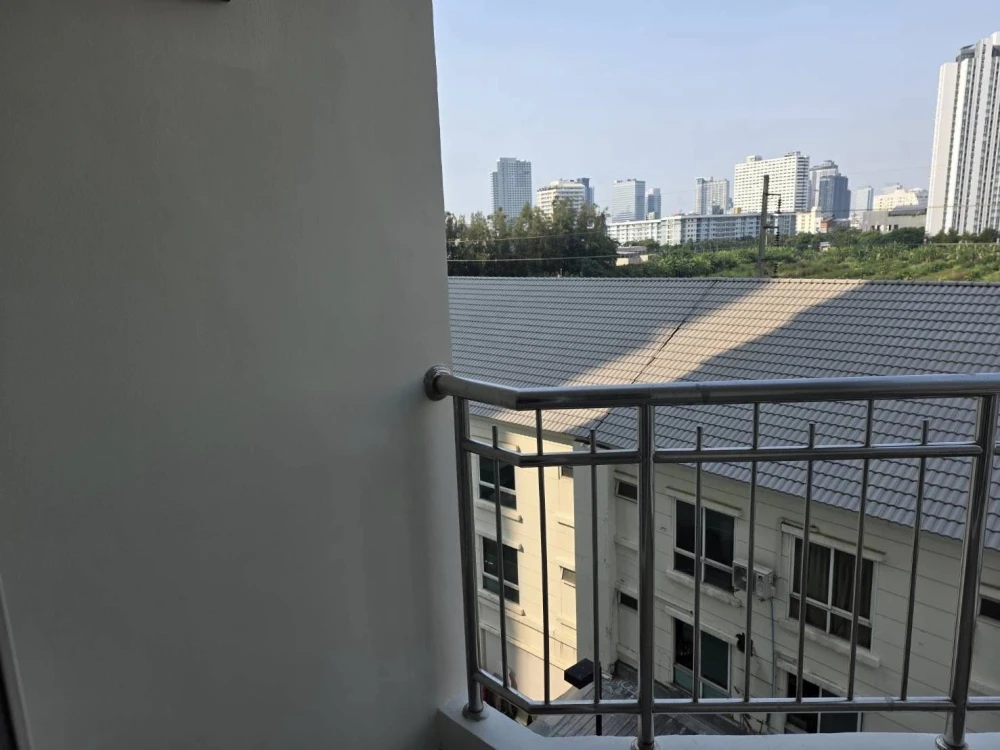 For sale or rent: Supalai Wellington Condo, 1 large and comfortable unit on the 5th floor with an unobstructed view. This is the first floor without a