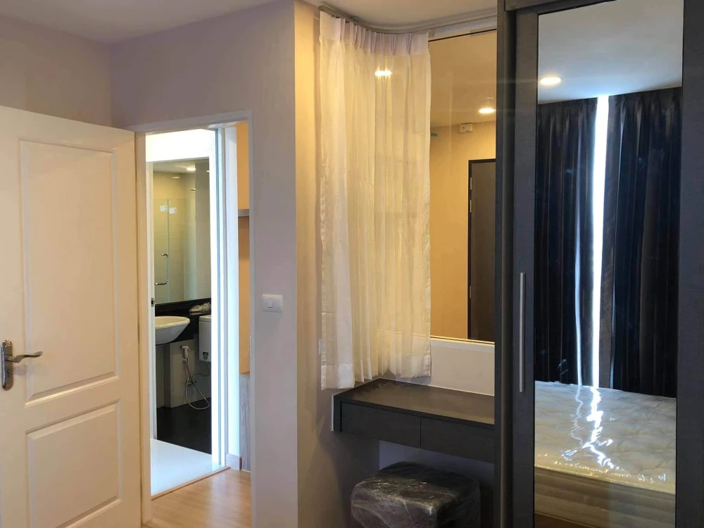 Belle Grand Rama 9 Type: 3 Bedrooms, 3 Bathrooms Size: 110 sq.m. Unit: 131/431, Building C2, 25th Floor Availability: Immediate Minimum Contract: 1 y