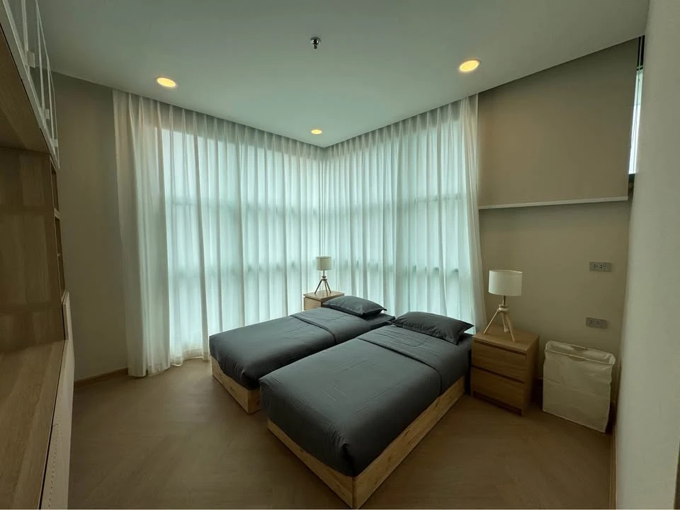 For Sale/Rent: Chatrium Riverside Residence, 2 spacious bedrooms, beautifully decorated and bright with quality furniture. Reserve now!