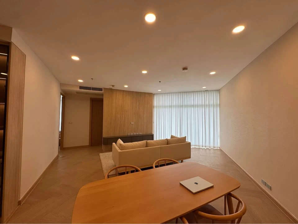 For Sale/Rent: Chatrium Riverside Residence, 2 spacious bedrooms, beautifully decorated and bright with quality furniture. Reserve now!