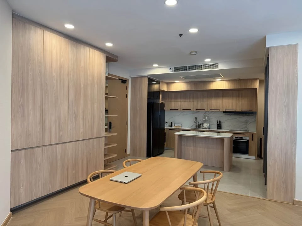 For Sale/Rent: Chatrium Riverside Residence, 2 spacious bedrooms, beautifully decorated and bright with quality furniture. Reserve now!