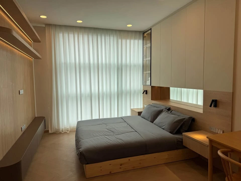 For Sale/Rent: Chatrium Riverside Residence, 2 spacious bedrooms, beautifully decorated and bright with quality furniture. Reserve now!