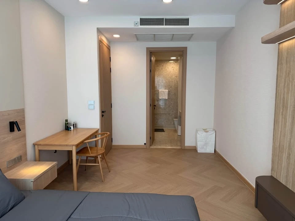 For Sale/Rent: Chatrium Riverside Residence, 2 spacious bedrooms, beautifully decorated and bright with quality furniture. Reserve now!