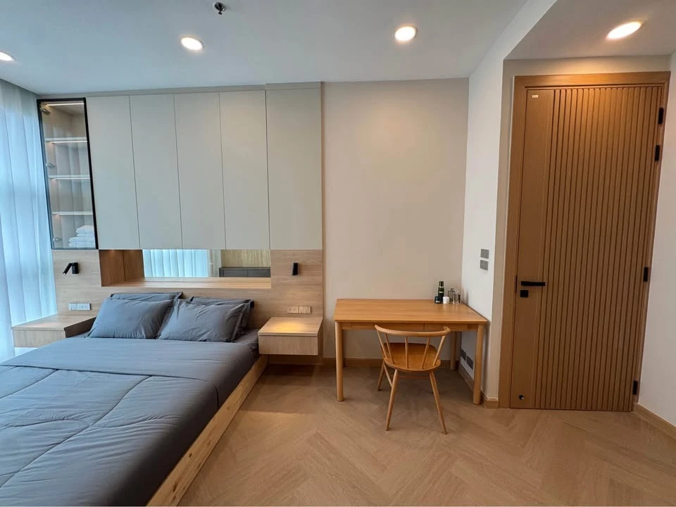 For Sale/Rent: Chatrium Riverside Residence, 2 spacious bedrooms, beautifully decorated and bright with quality furniture. Reserve now!