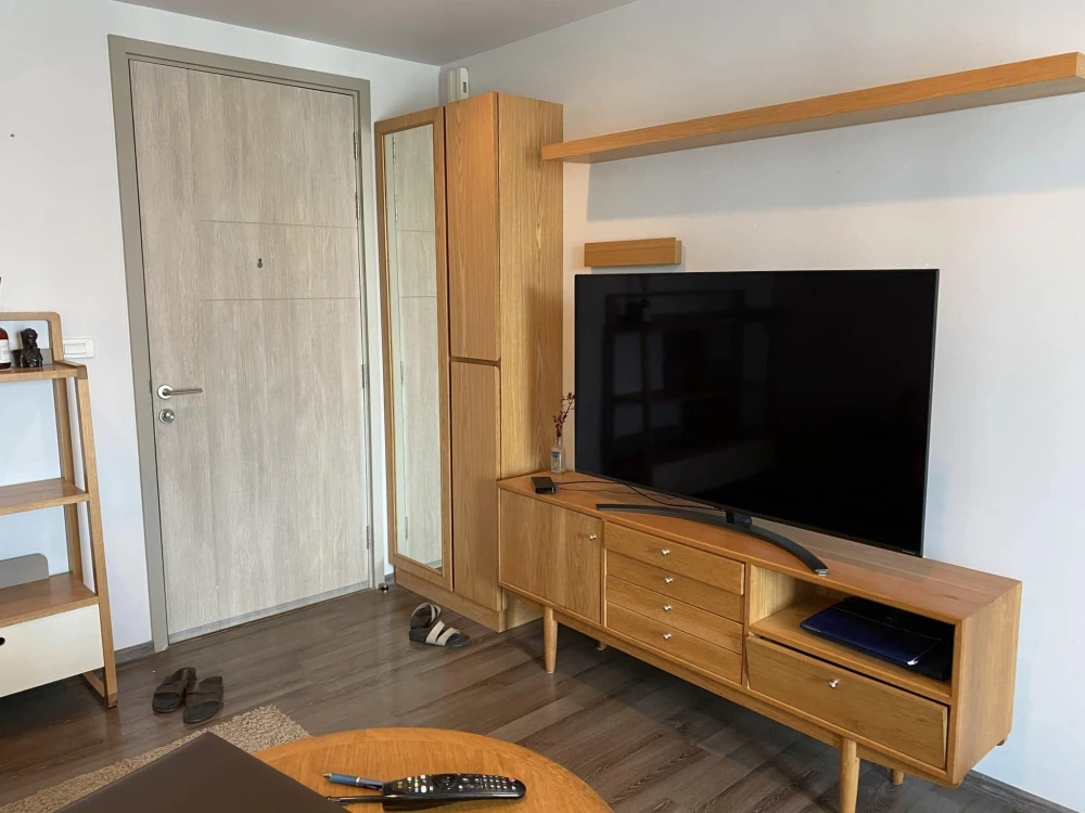 For sale, for rent, Sari by Sansiri, complete with electrical appliances, famous brand wooden furniture. You will regret it if you miss it.