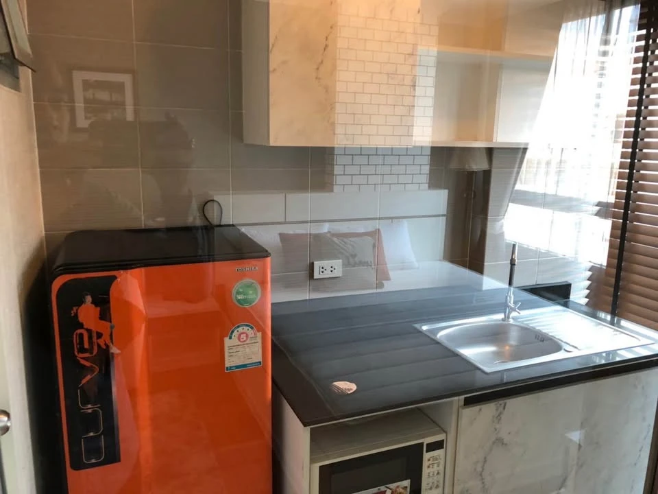 For sale, for rent, Zoom Condo Place, decorated with awesome wallpaper, complete with furniture set, book now, you won't be disappointed.