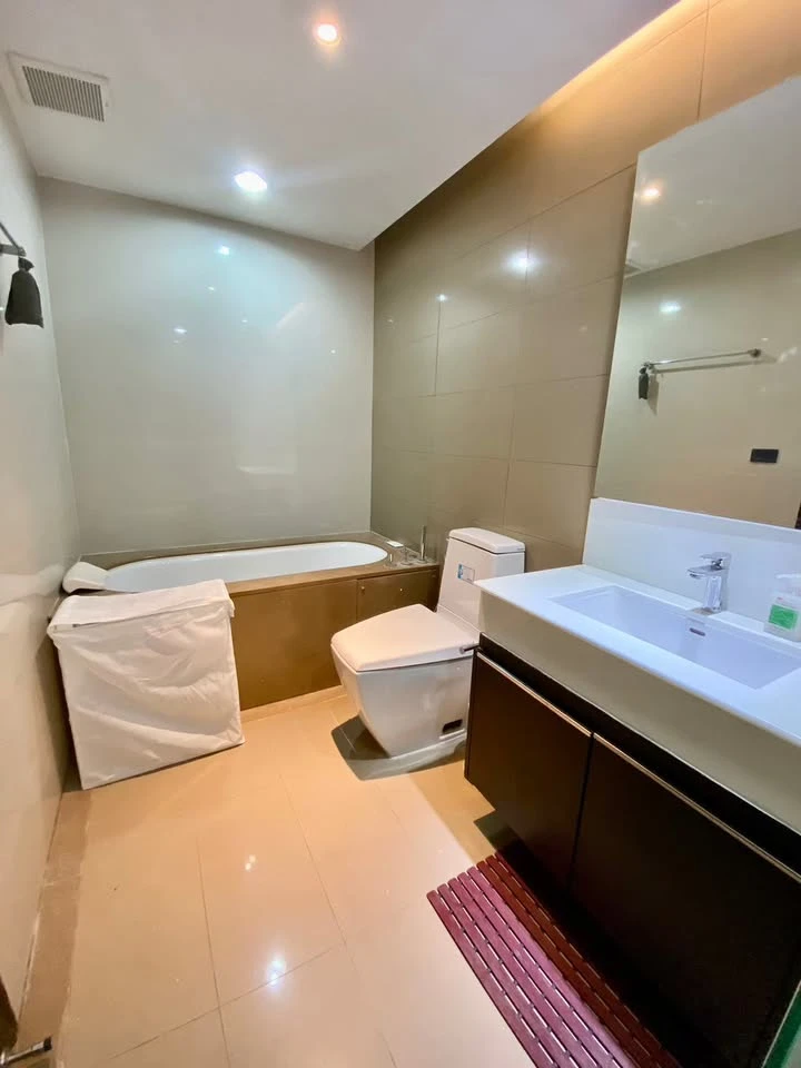 For sale or rent: The Address Pathumwan, 4th floor, Building B, fully furnished, ready to move in.