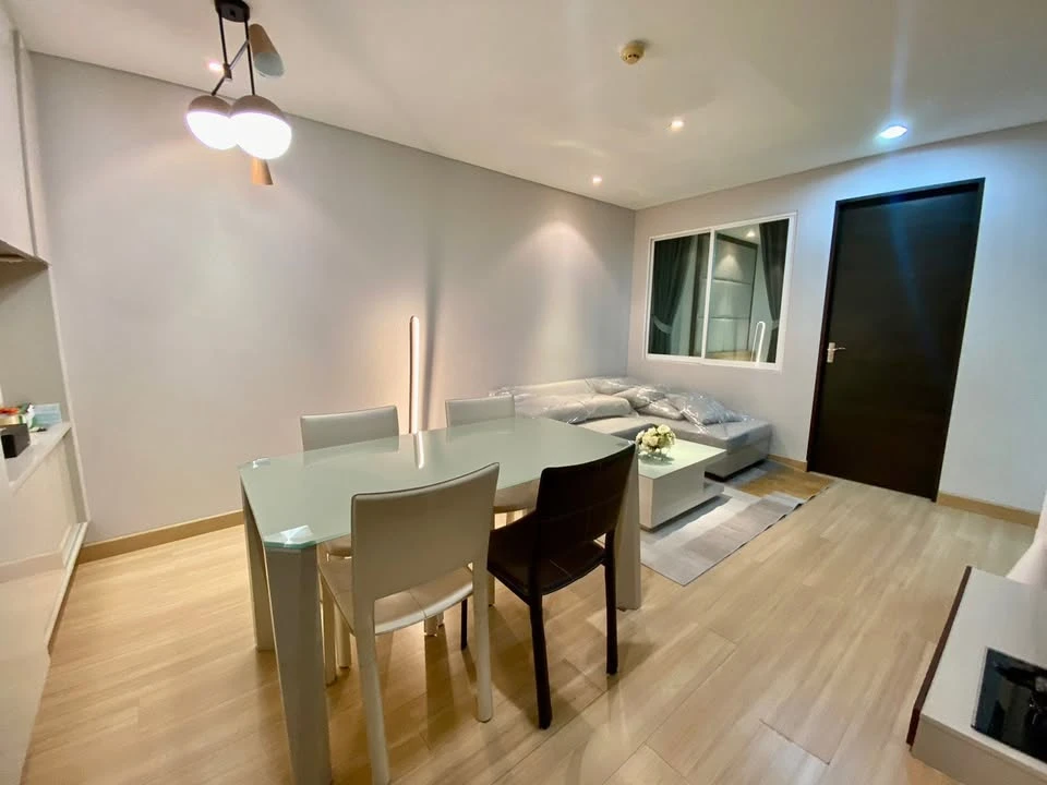 For sale or rent: The Address Pathumwan, 4th floor, Building B, fully furnished, ready to move in.