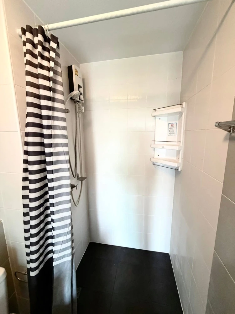 For sale or rent: D Condo On Nut - Rama 9. Excellent condition, fully furnished with appliances. Don't miss out!