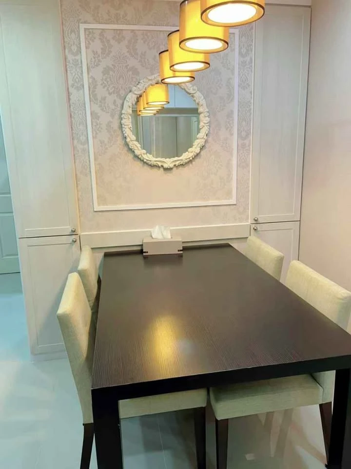 For sale, for rent, Debura Phran Nok, large room, near the elevator, swimming pool view, fully furnished, built-in, ready to move in