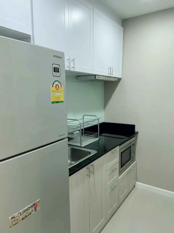 For sale, for rent, Debura Phran Nok, large room, near the elevator, swimming pool view, fully furnished, built-in, ready to move in