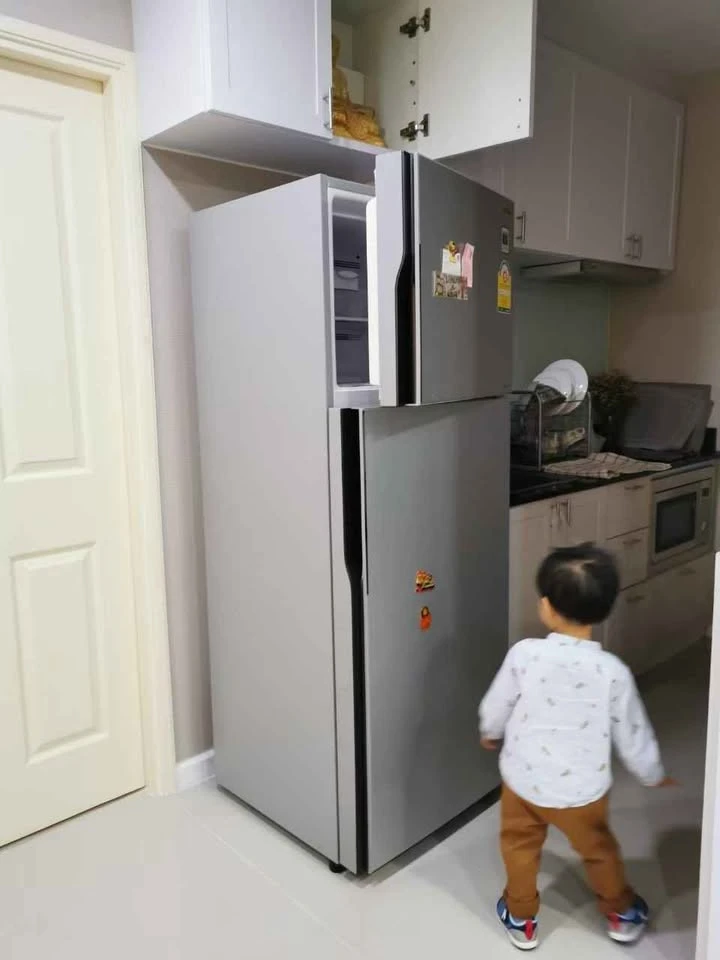 For sale, for rent, Debura Phran Nok, large room, near the elevator, swimming pool view, fully furnished, built-in, ready to move in