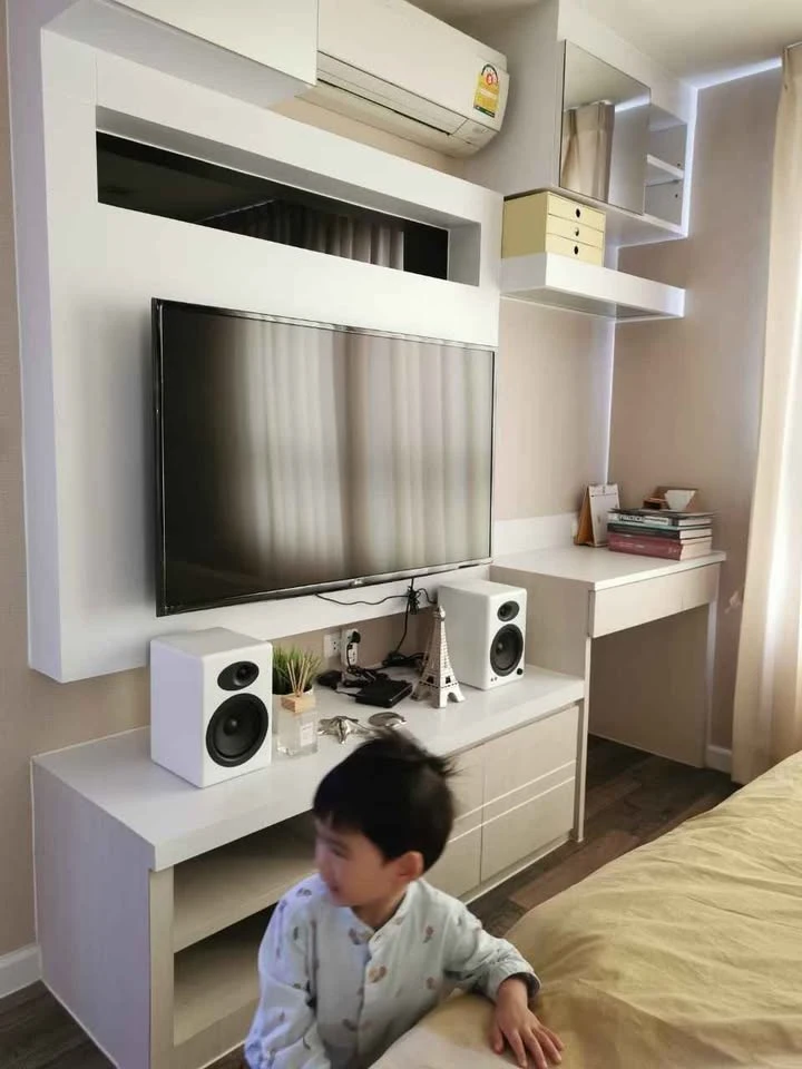 For sale, for rent, Debura Phran Nok, large room, near the elevator, swimming pool view, fully furnished, built-in, ready to move in