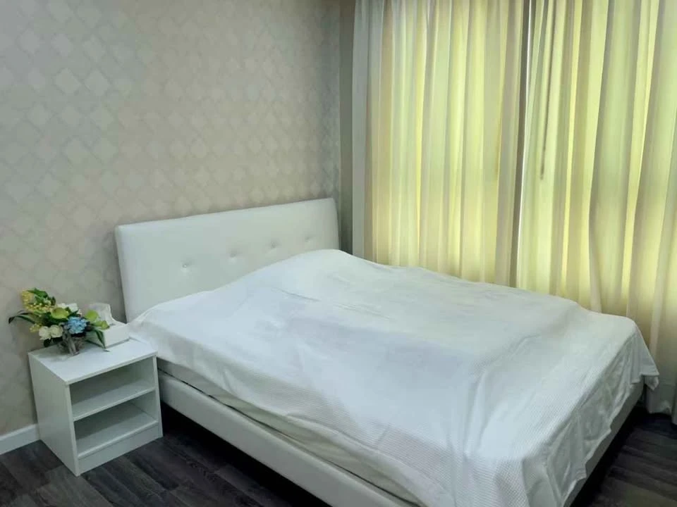 For sale, for rent, Debura Phran Nok, large room, near the elevator, swimming pool view, fully furnished, built-in, ready to move in
