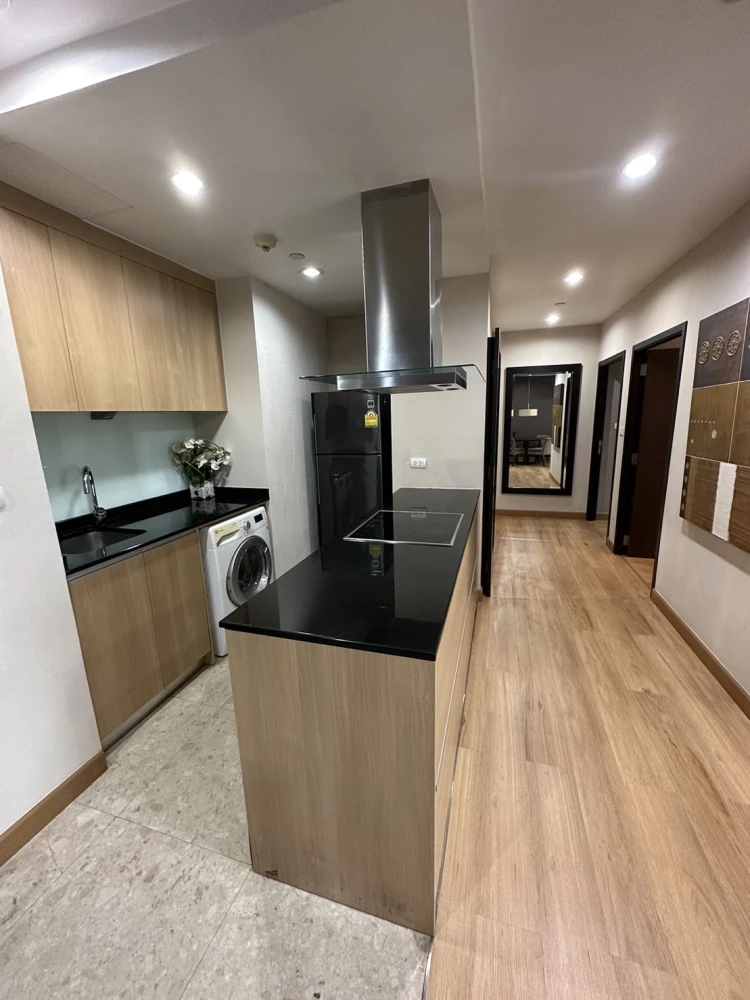 Sell, rent, urgent!! Sathorn Gardens Condo, a luxury condominium in the heart of the city, book now!!