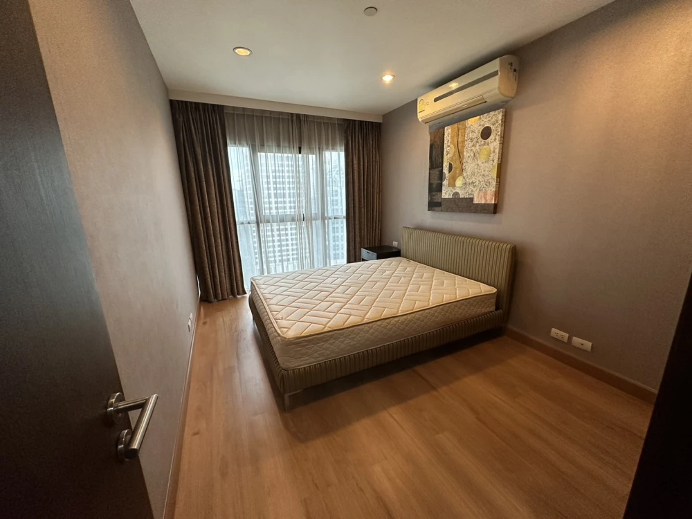 Sell, rent, urgent!! Sathorn Gardens Condo, a luxury condominium in the heart of the city, book now!!