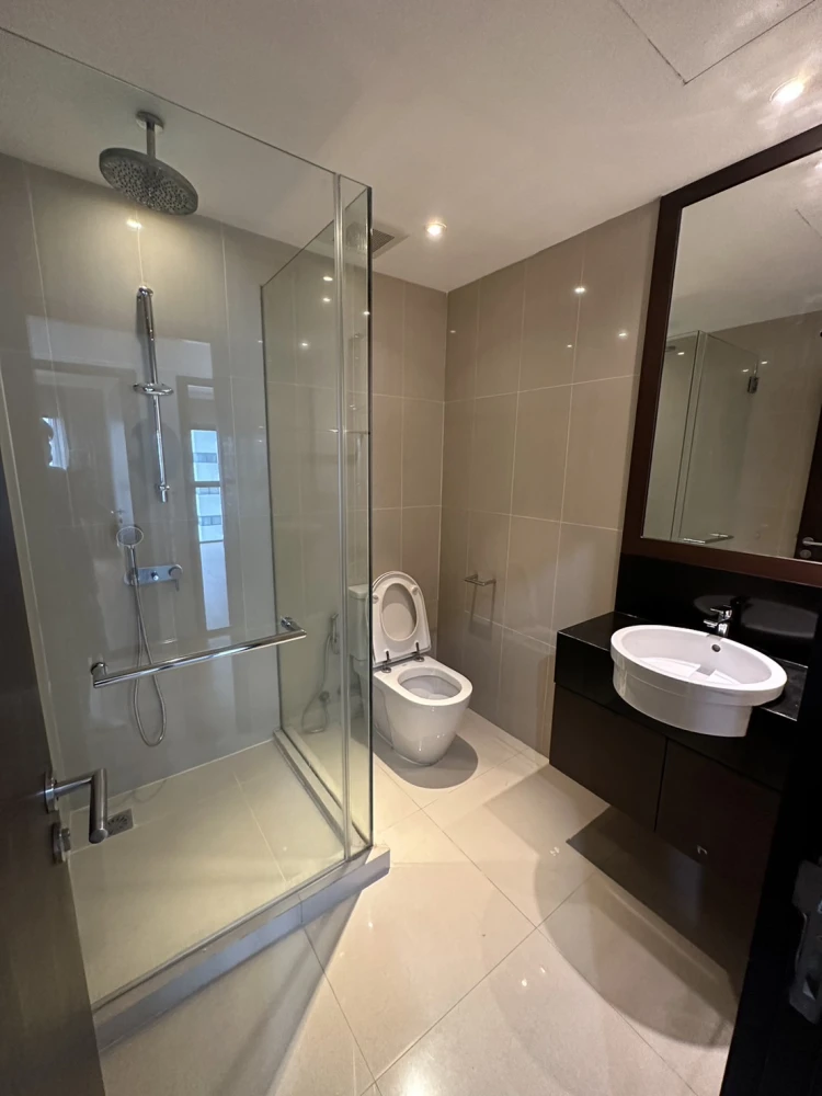 Sell, rent, urgent!! Sathorn Gardens Condo, a luxury condominium in the heart of the city, book now!!