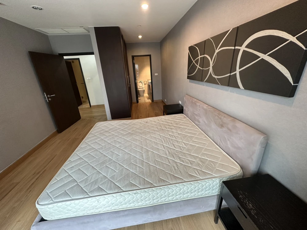 Sell, rent, urgent!! Sathorn Gardens Condo, a luxury condominium in the heart of the city, book now!!