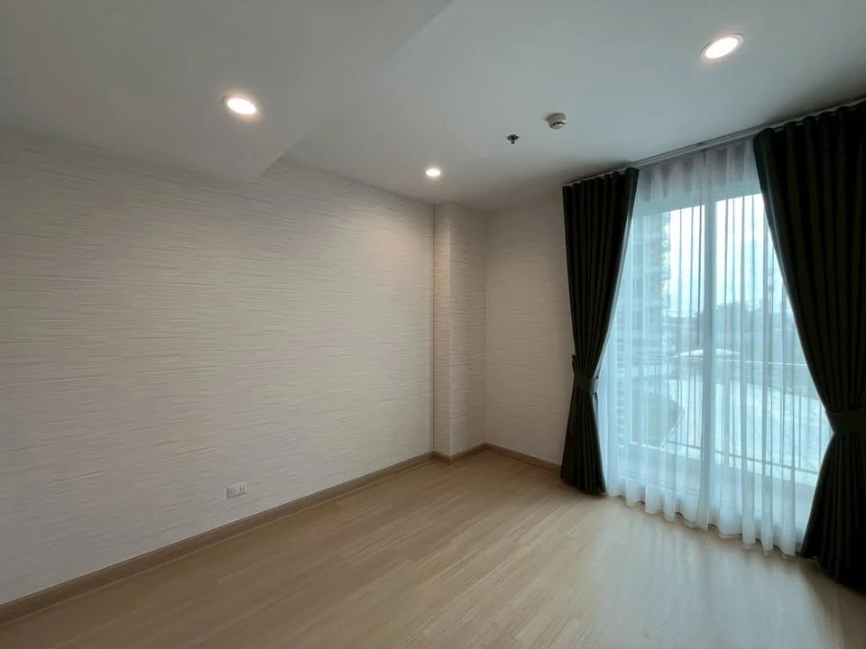 Urgent sale or rent, Supalai Riva Grand Rama 3, 4th floor area, get a river view for you to reserve quickly.