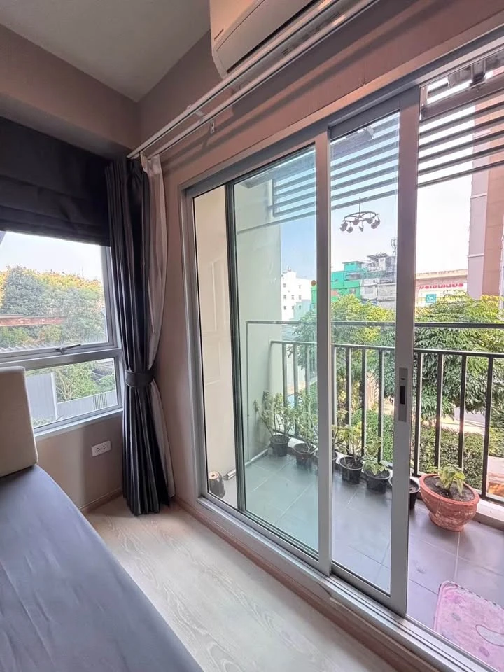For sale or rent: Niche Mono Sukhumvit-Puchao. Spacious and comfortable room with full furniture. Don't miss it!
