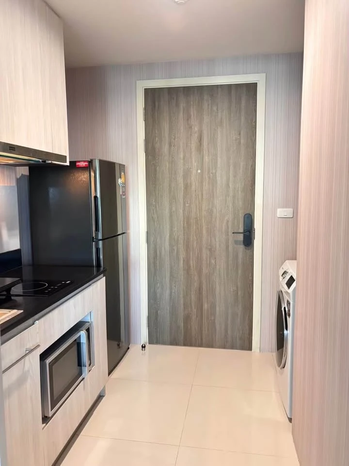 For sale or rent: Niche Mono Sukhumvit-Puchao. Spacious and comfortable room with full furniture. Don't miss it!