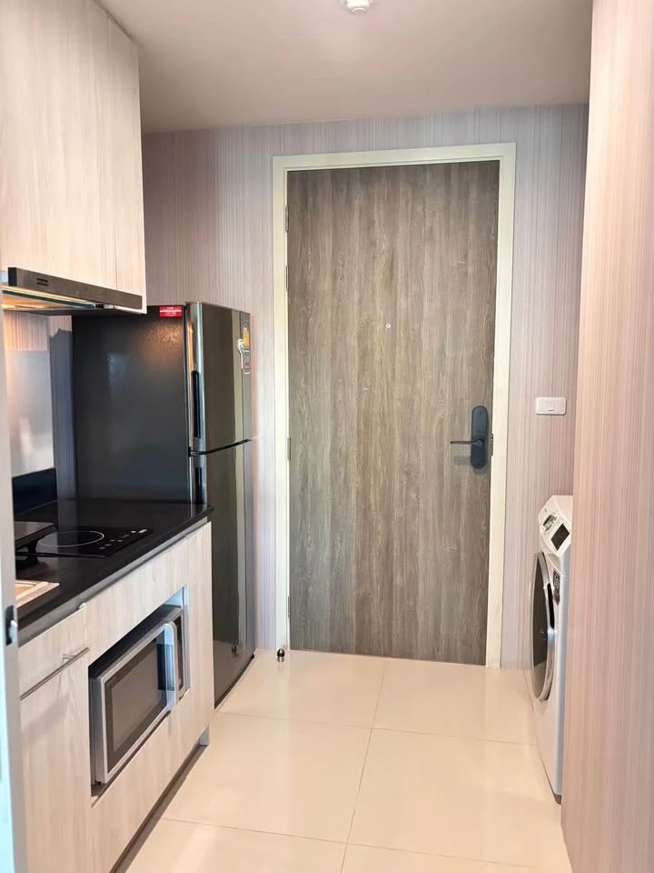 For sale or rent: Niche Mono Sukhumvit-Puchao. Spacious and comfortable room with full furniture. Don't miss it!