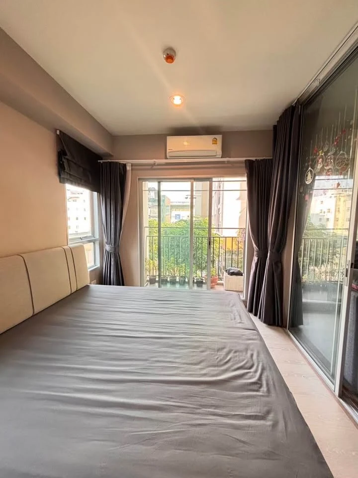 For sale or rent: Niche Mono Sukhumvit-Puchao. Spacious and comfortable room with full furniture. Don't miss it!