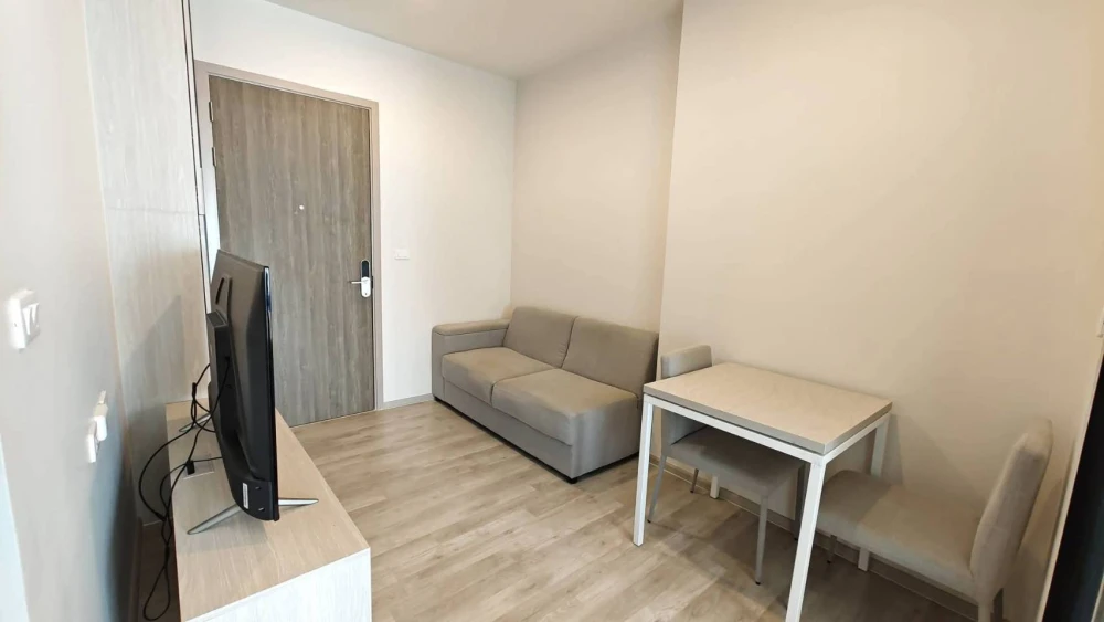 For sale or rent: Niche Mono Mega Space Bangna, 38th floor, very high floor, great city view, fully furnished, book now and you won't be disappointed.