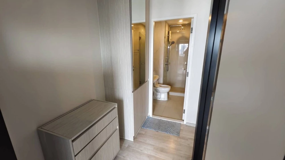 For sale or rent: Niche Mono Mega Space Bangna, 38th floor, very high floor, great city view, fully furnished, book now and you won't be disappointed.