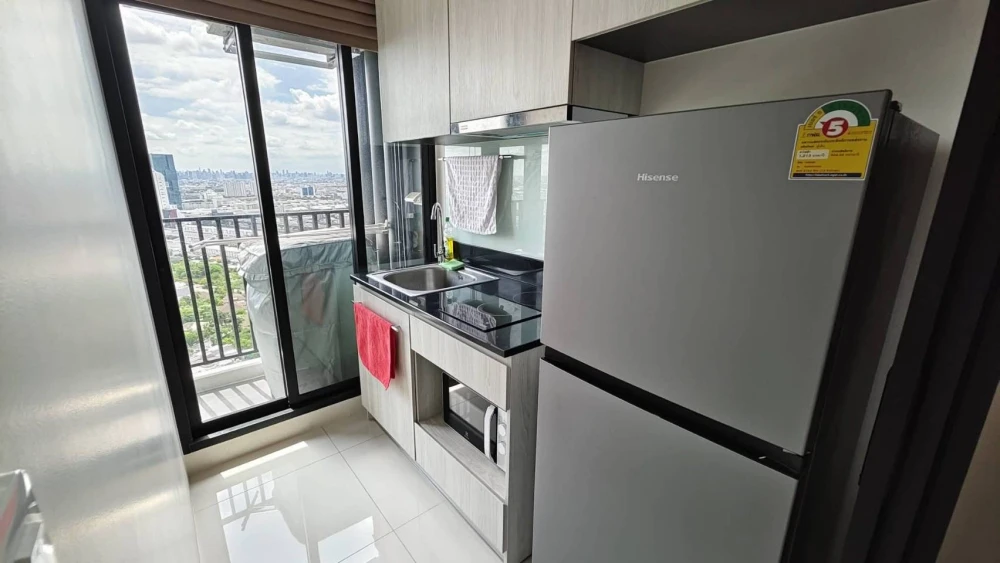 For sale or rent: Niche Mono Mega Space Bangna, 38th floor, very high floor, great city view, fully furnished, book now and you won't be disappointed.