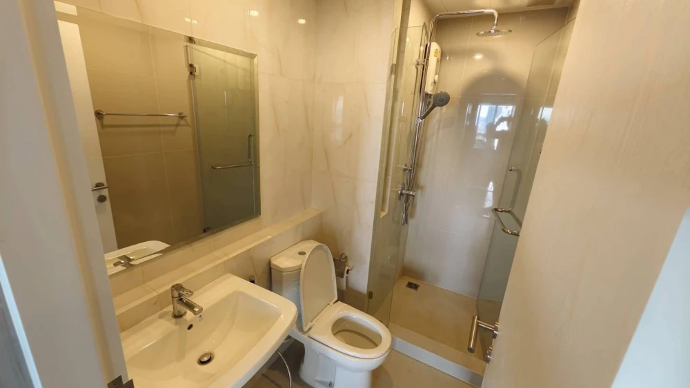 For sale or rent: Niche Mono Mega Space Bangna, 38th floor, very high floor, great city view, fully furnished, book now and you won't be disappointed.