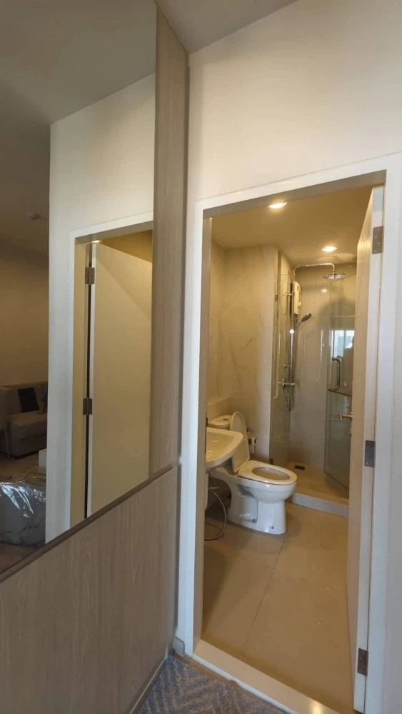 For sale or rent: Niche Mono Mega Space Bangna, 38th floor, very high floor, great city view, fully furnished, book now and you won't be disappointed.