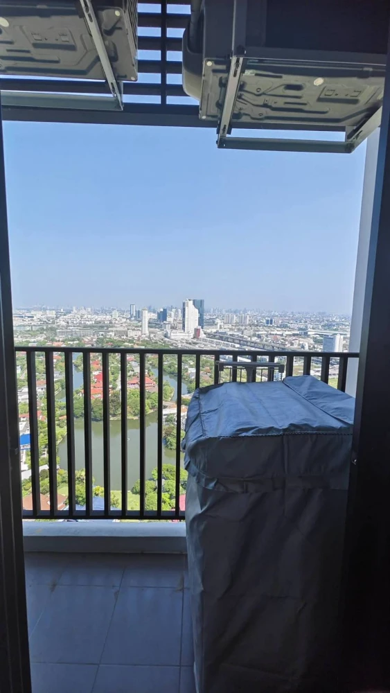 For sale or rent: Niche Mono Mega Space Bangna, 38th floor, very high floor, great city view, fully furnished, book now and you won't be disappointed.