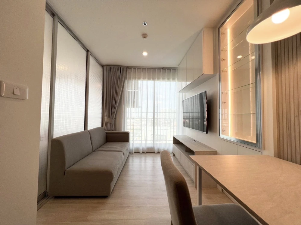 For sale or rent: Nich Mono Chaengwattana. Nicely decorated unit, convenient and fully furnished. Just bring your suitcase and move in! You won't want