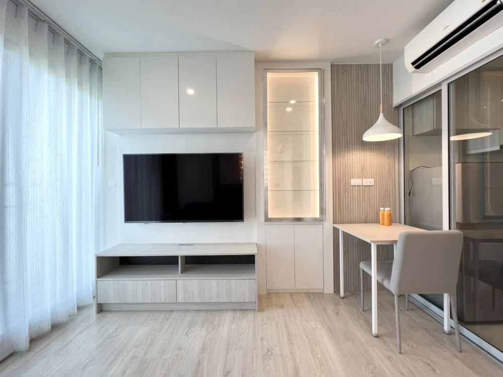 For sale or rent: Nich Mono Chaengwattana. Nicely decorated unit, convenient and fully furnished. Just bring your suitcase and move in! You won't want