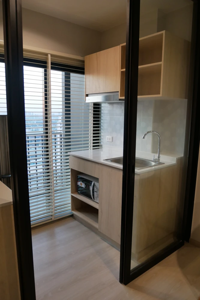 For rent or sale: New Noble Srinakarin - Lasalle, corner room, comes with complete facilities, hurry to reserve.